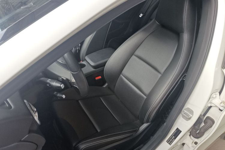 奔驰GLA 2016款 GLA 200 动感型中控内饰19