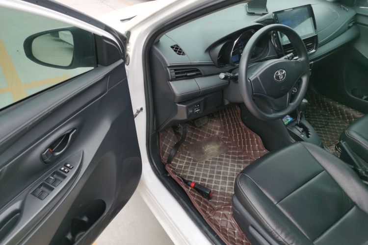 丰田 威驰FS 2017款 1.5L CVT锋驰版中控内饰20