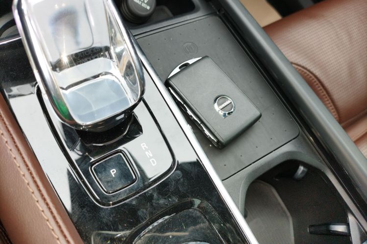 沃尔沃XC90 2023款 B6 智雅豪华版 7座中控内饰7001