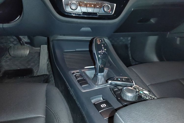 宝马1系 2020款 120i 时尚型中控内饰18