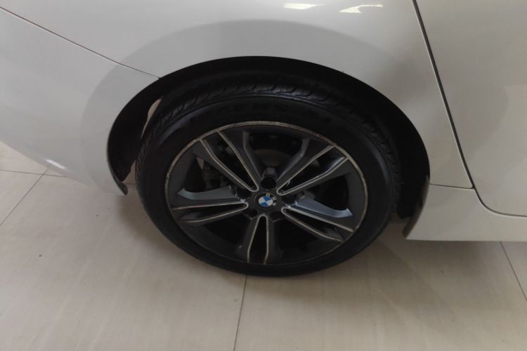 宝马1系 2018款 118i 运动型车身外观6008