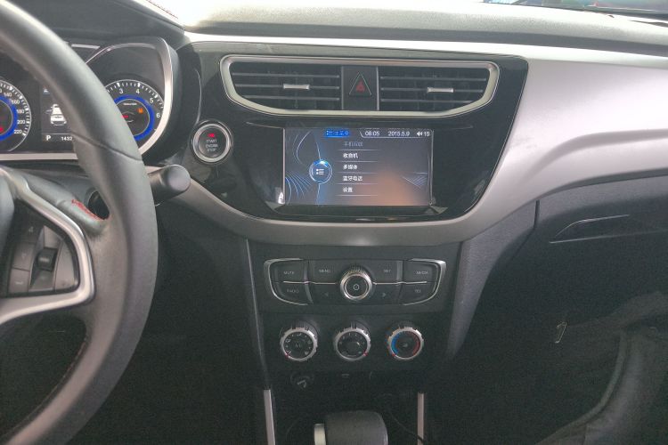 中华V3 2015款 1.5L 自动智能型中控内饰16