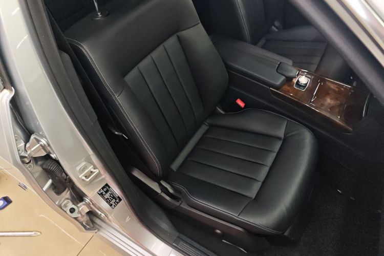 奔驰E级 2014款 E 260 L 豪华型局部细节41