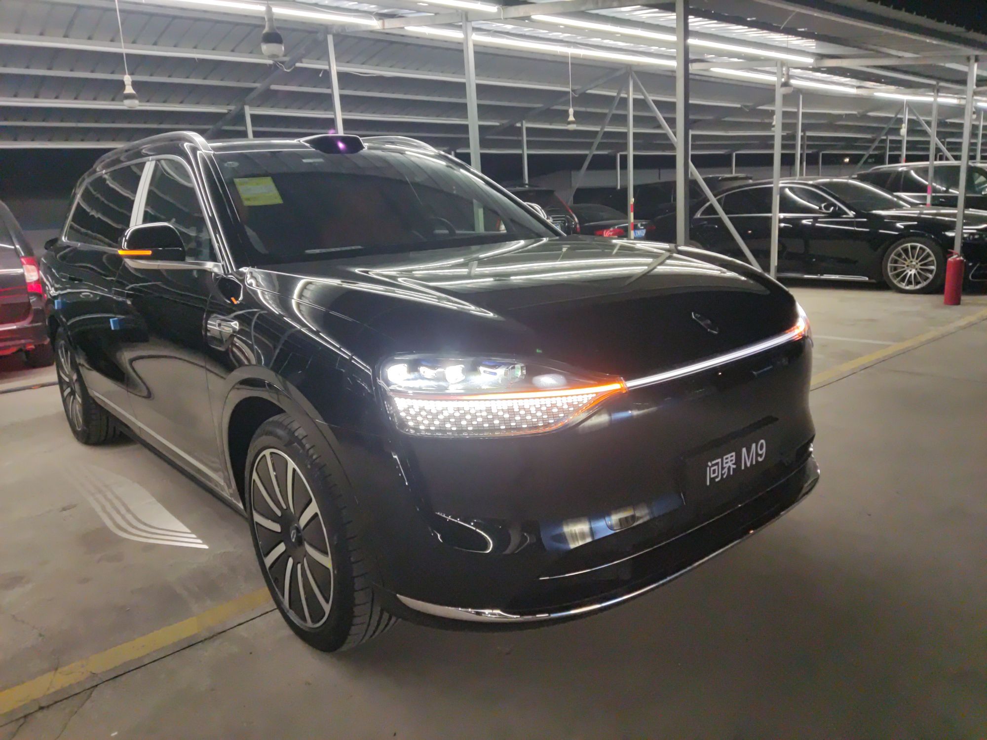 鸿蒙智行 问界M9 2025款 增程 Ultra版 52kWh 6座版