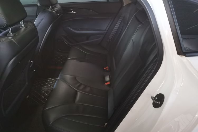 红旗H5 2022款 经典款 改款 1.5T DCT旗韵版中控内饰21