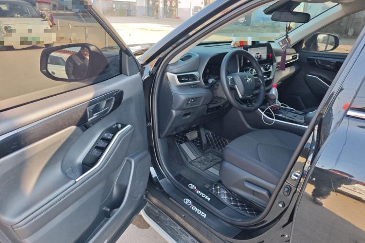 丰田 汉兰达 2024款 2.5L智能电混双擎两驱精英版 5座中控内饰20
