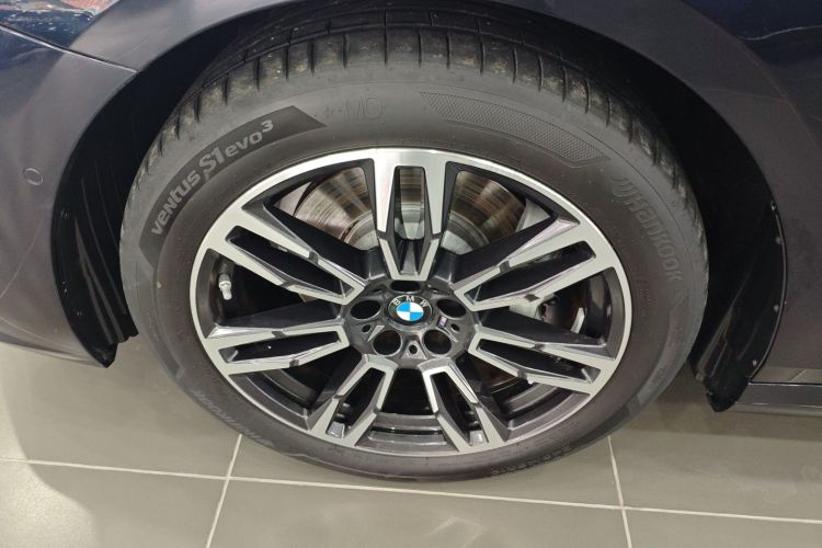 宝马5系 2024款 530Li 领先型 M运动套装车身外观6007