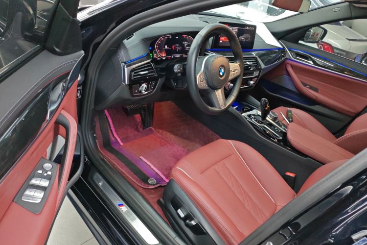 宝马5系 2022款 改款二 525Li M运动套装中控内饰7003