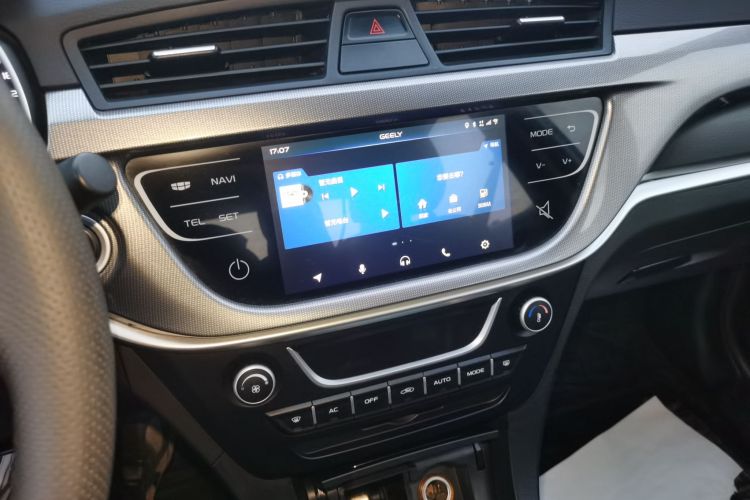 吉利汽车 帝豪 2017款 三厢百万款 1.5L 手动向上版中控内饰16