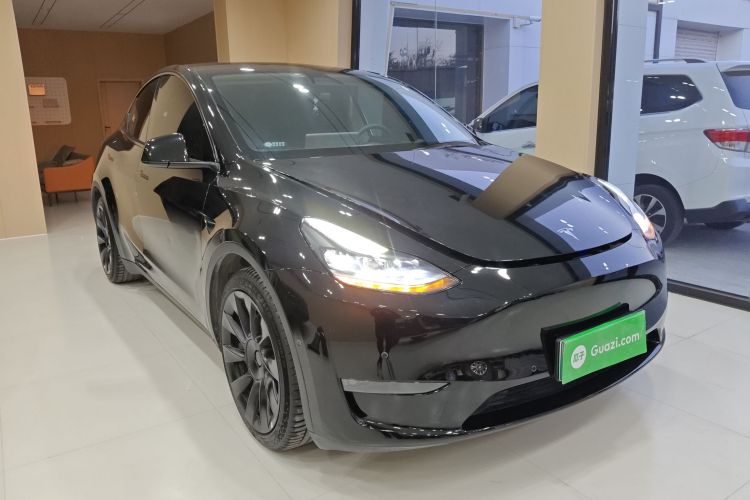 特斯拉 Model Y 2021款 标准续航后驱版车身外观3