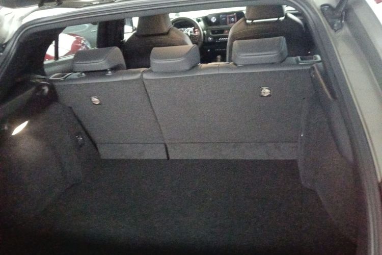 雷克萨斯UX新能源 2020款 300e 纯·悦版机舱底盘23