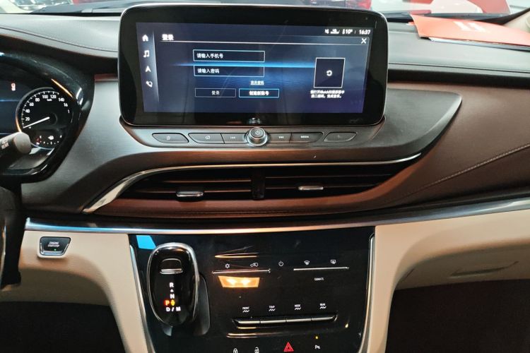 别克GL8 2021款 陆上公务舱 652T 豪华型中控内饰16