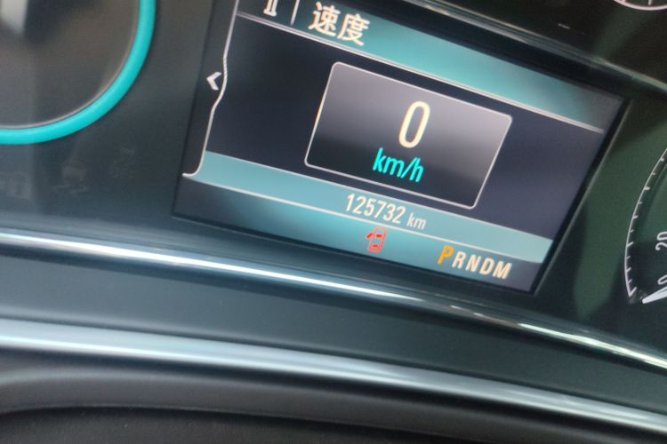 别克 君威 2015款 2.0L 精英时尚型中控内饰15