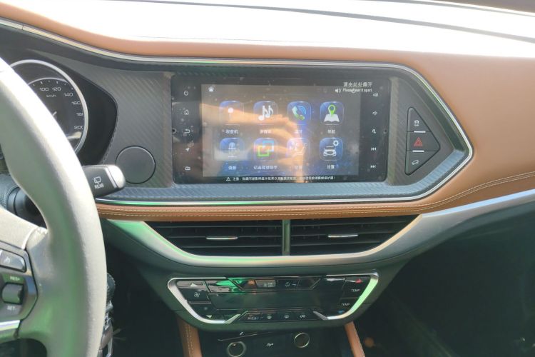 众泰T300 2017款 1.5L 手动豪华型中控内饰16