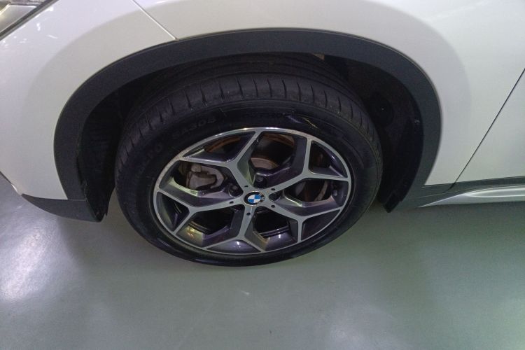 宝马X1 2019款 sDrive18Li 尊享型车身外观35