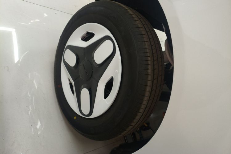 吉利银河 熊猫 2025款 210km 元气熊车身外观6008