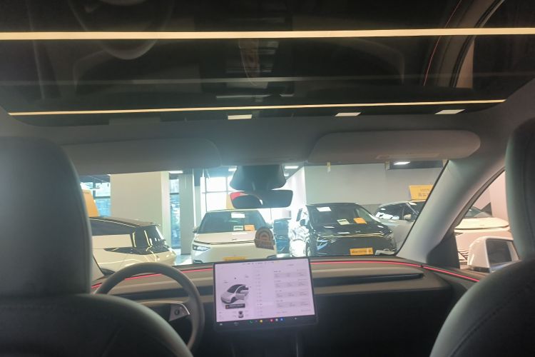 特斯拉 Model Y 2025款 改款 长续航全轮驱动版中控内饰22