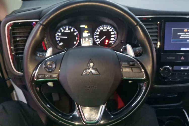 三菱 欧蓝德 2018款 2.4L 四驱豪华版 7座局部细节13