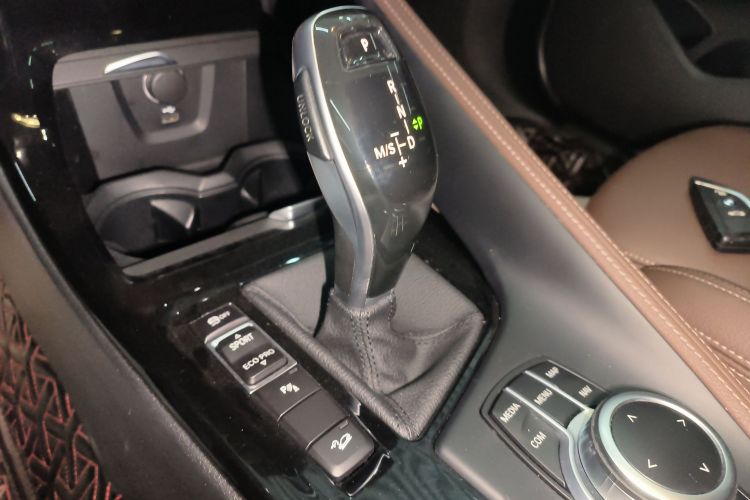 宝马X1 2020款 xDrive25Li 尊享型中控内饰18