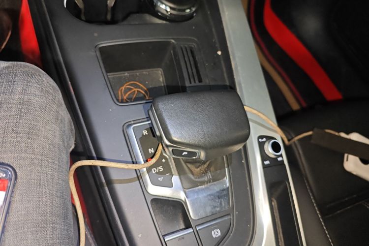 奥迪A4L 2024款 40 TFSI 时尚动感型中控内饰18