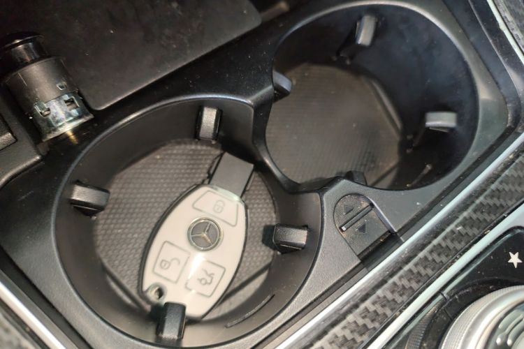 奔驰C级 2017款 C 200 运动版中控内饰7001