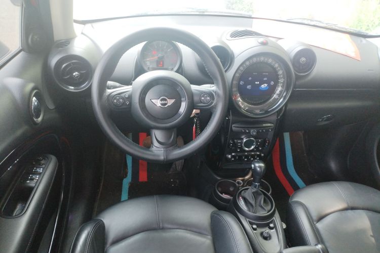 MINI Countryman 2016款 1.6T COOPER ALL4 Excitement装备控局部细节13