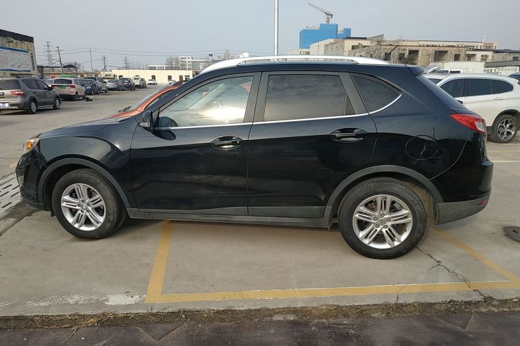 广汽传祺 传祺GS5 2014款 2.0L 自动两驱超享版车身外观4