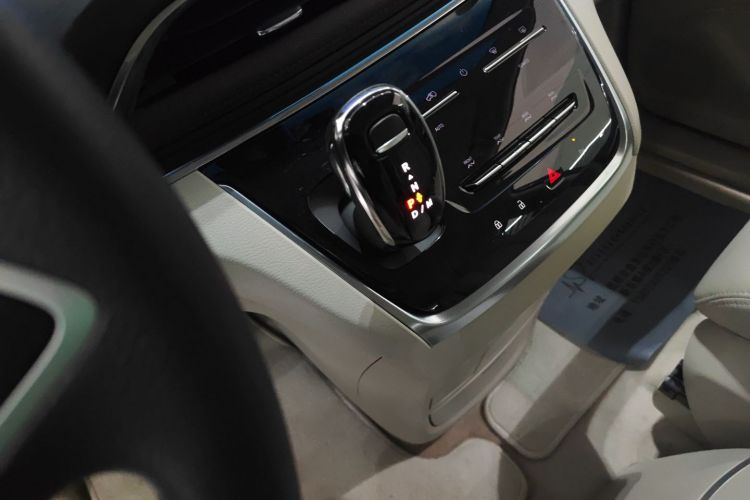 别克GL8 2023款 陆上公务舱 舒适型中控内饰18