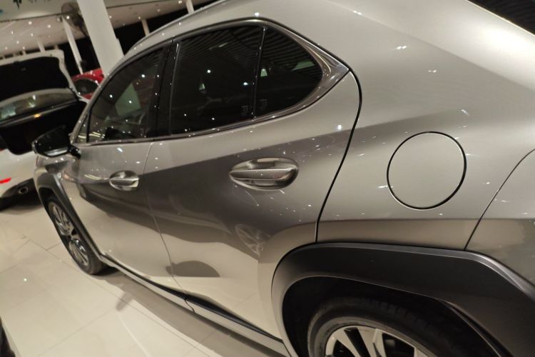 雷克萨斯UX 2020款 200 F SPORT版车身外观4