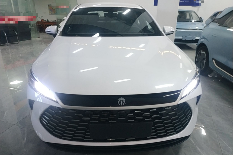 比亚迪 秦PLUS 2025款 DM-i 智驾版 128KM进取型车身外观2