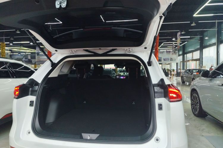 哈弗H6 2023款 国潮版 1.5T 自动冠军版机舱底盘23