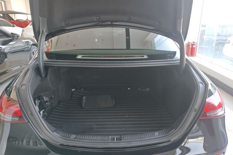 奔驰E级 2022款 改款二 E 300 L 运动豪华型机舱底盘23