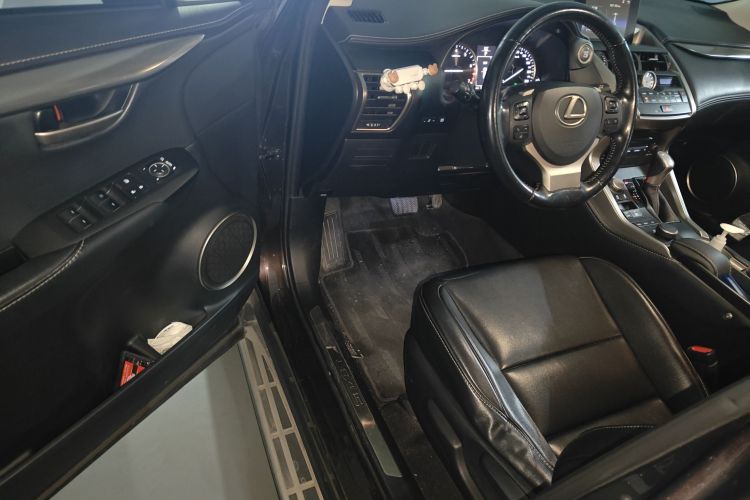 雷克萨斯NX 2015款 200 前驱 锋行版中控内饰20