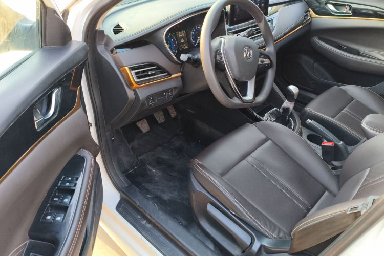 长安 逸动DT 2018款 1.6L 手动智享型中控内饰7003