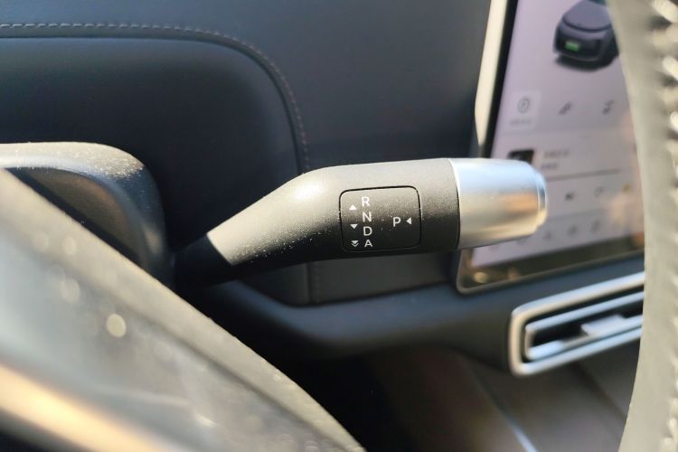 理想汽车 理想L8 2025款 Pro 智能焕新版中控内饰18