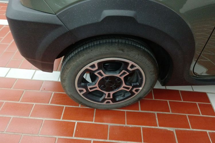 吉利银河 2025款 210km 熊猫骑士车身外观6008