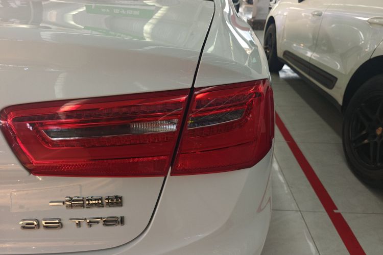 奥迪A6L 2014款 TFSI 舒适型车身外观9