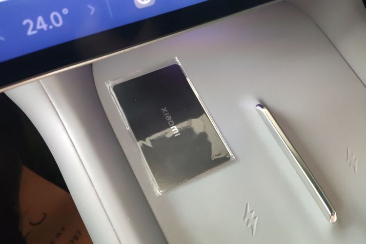 小米汽车 小米YU7 2025款 超长续航高性能四驱Max版中控内饰7001