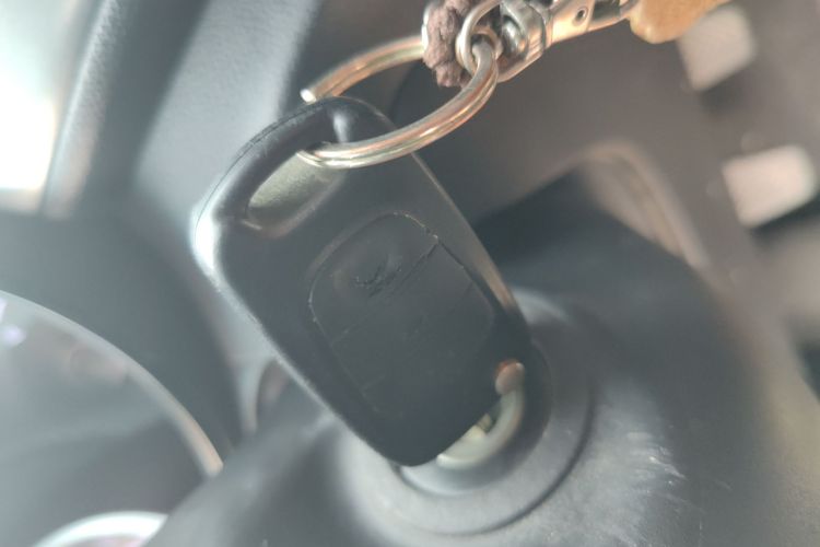 起亚K2 2015款 三厢 1.4L MT GLS中控内饰11