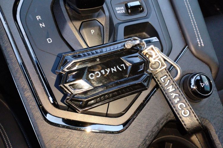 领克01 2021款 2.0TD 四驱暗夜版中控内饰11