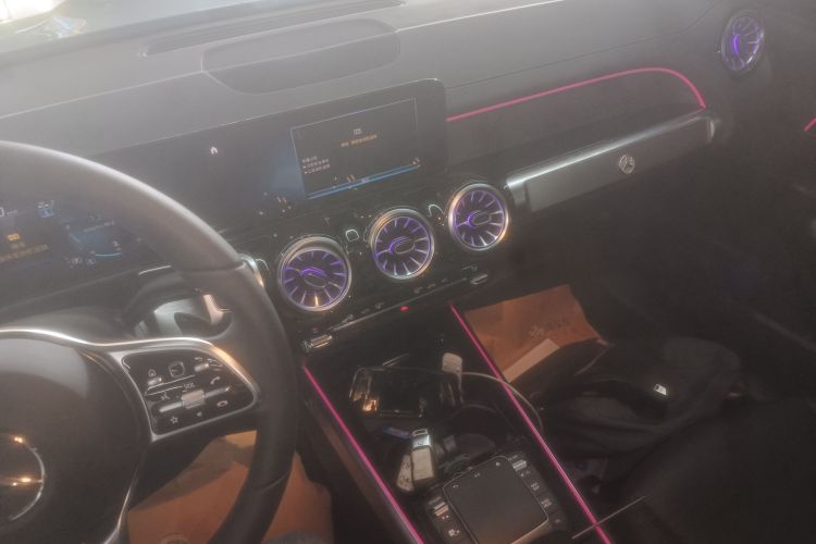 奔驰GLB 2023款 GLB 220 动感型中控内饰16