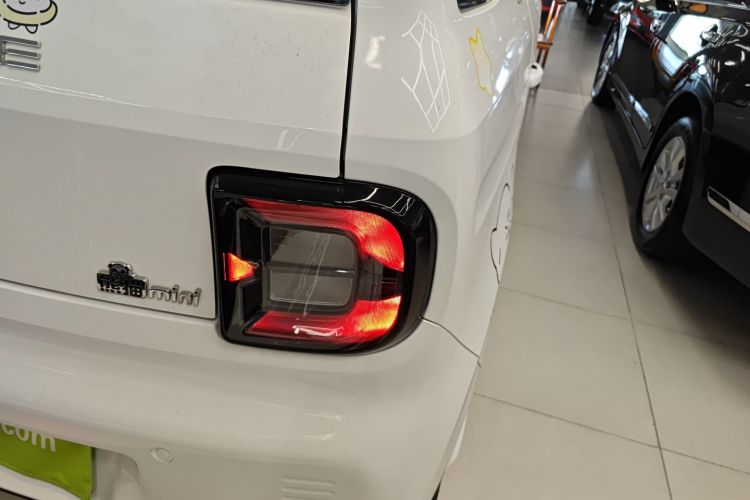 吉利银河 2023款 熊猫mini 200km 灵动熊车身外观9