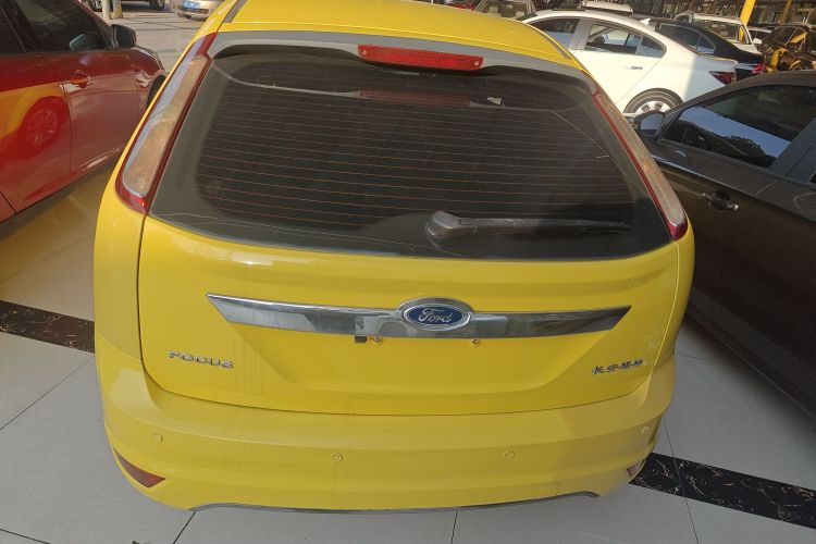 福特 福克斯 2013款 两厢经典 1.8L 自动基本型车身外观6