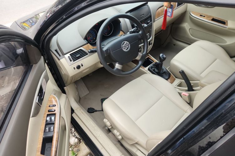 别克 凯越 2015款 1.5L 手动经典型中控内饰20