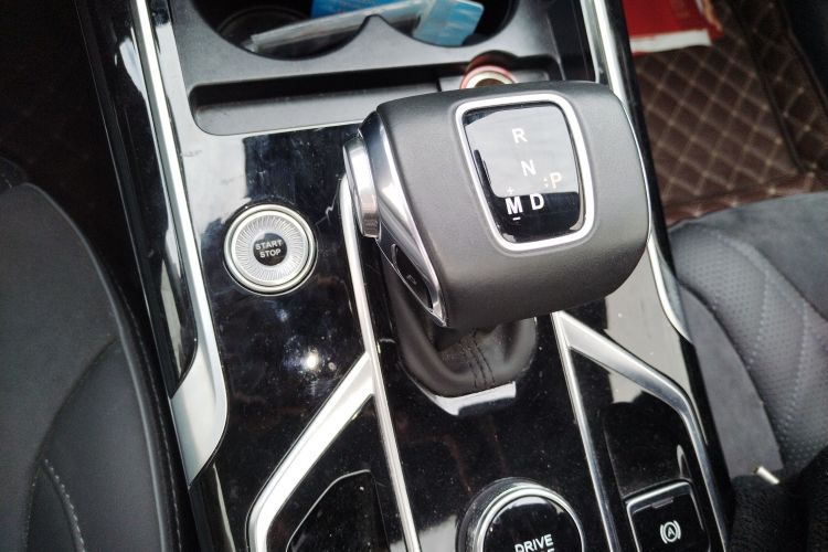 红旗HS5 2022款 改款 2.0T 智联旗享版中控内饰18