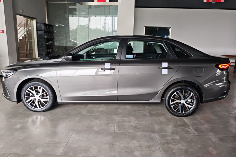 吉利汽车 帝豪 2026款 第4代 400万纪念款 1.5L CVT超越型车身外观6003