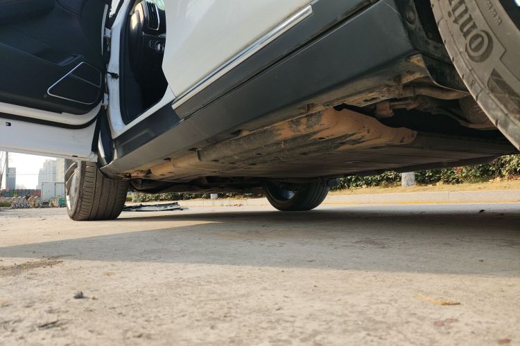 比亚迪 唐新能源 2018款 DM 2.0T 全时四驱智联创享型 7座 国V局部细节9002