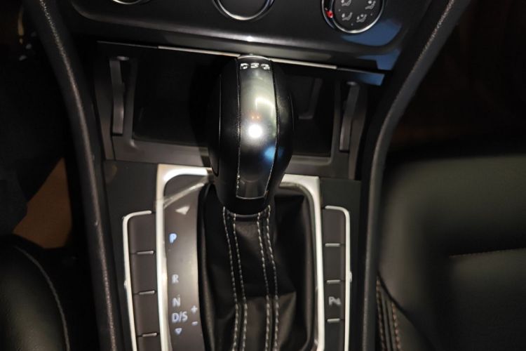 大众 高尔夫 2017款 230TSI 自动舒适百万辆纪念版局部细节18