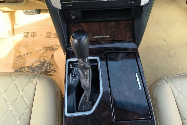 丰田 凯美瑞 2016款 2.0E 十周年纪念精英版中控内饰18