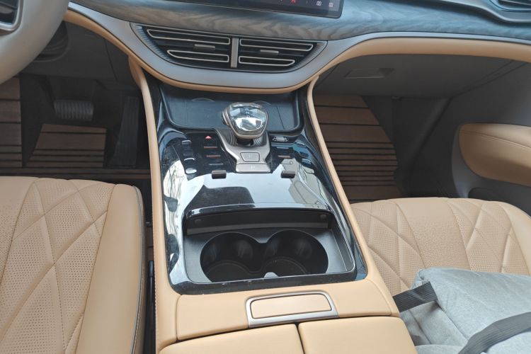 腾势D9 2022款 DM-i 945 豪华型中控内饰18